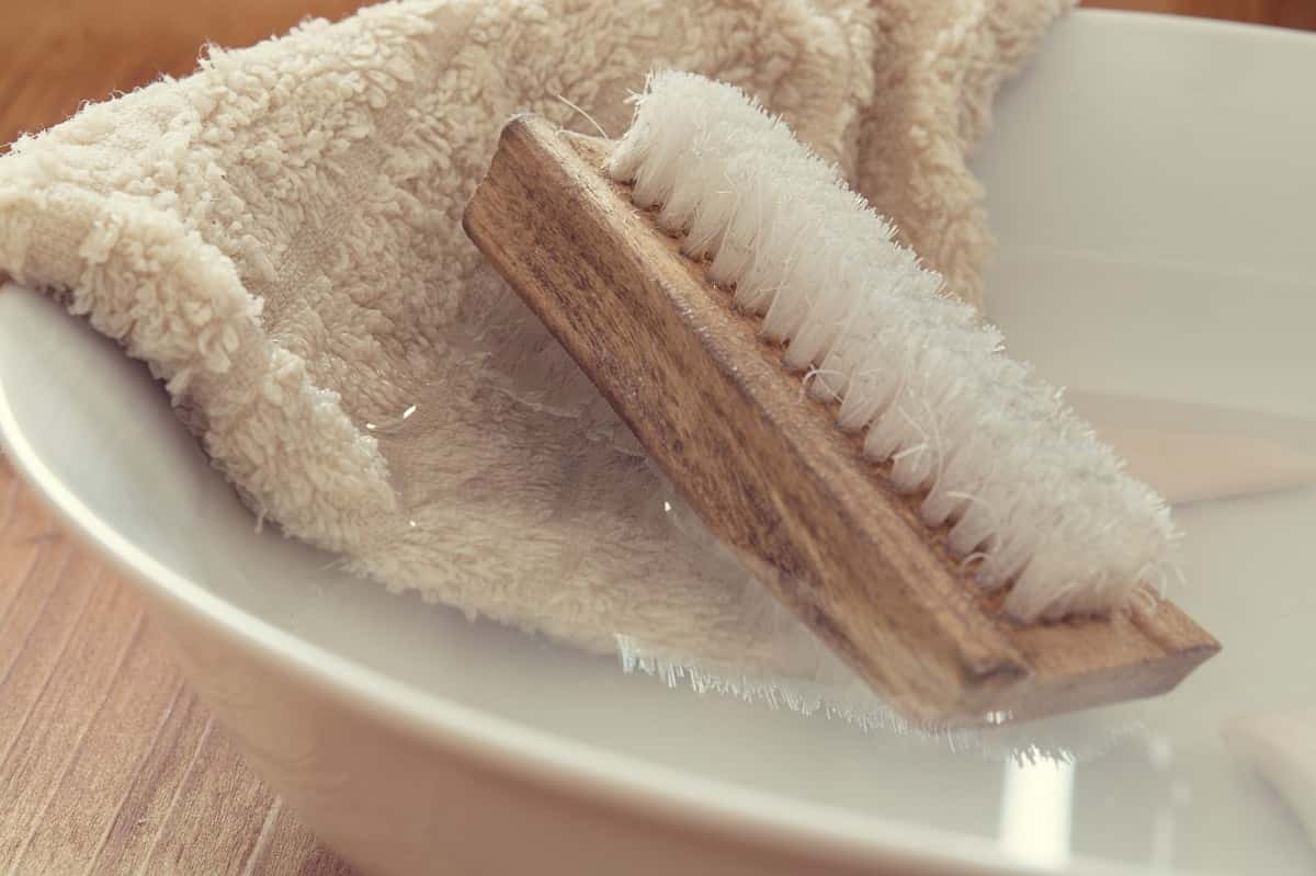 wash_brush_hand_brush_washcloth_wash_bowl_water_hygiene_body_care_close-814809