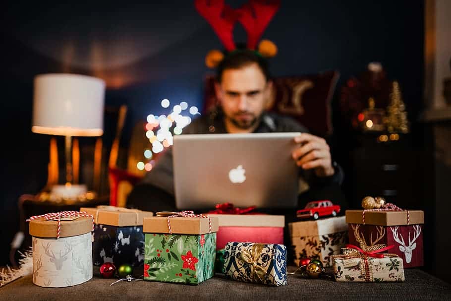 xmas-presents-gifts-man-male-december