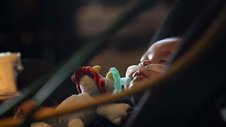 Mother, baby flown safely home after 7 months in ICU