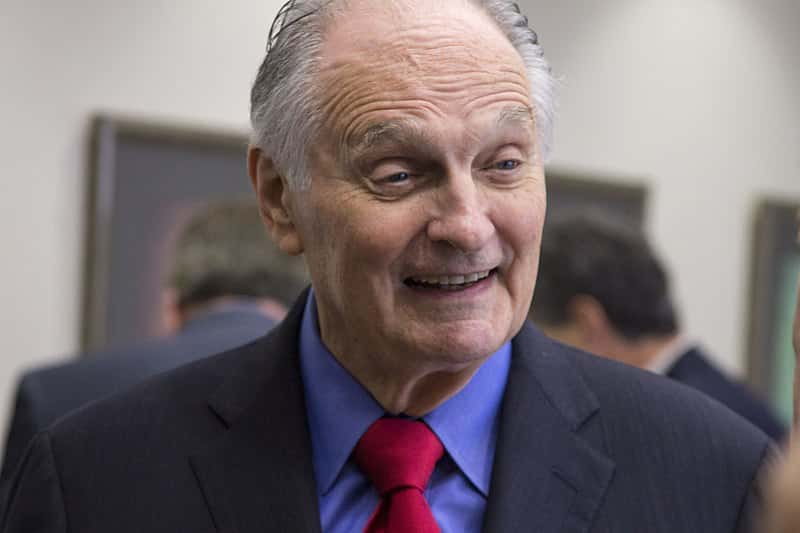 800px-Alan_Alda_(23122388915)