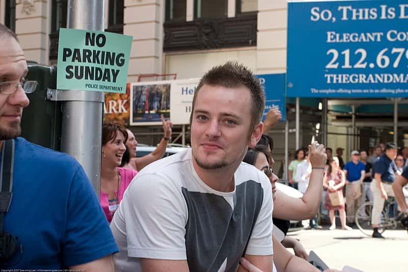 800px-Gay_Pride_New_York_2007_-_SML_(694328830)