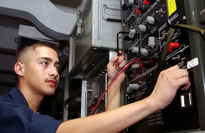 800px-US_Navy_020902-N-4953E-005_Aviation_Electrician_conducts_a_temperature_controller_test_set_for_a_cabin_sensor_aboard_USS_Harry_S._Truman_(CVN_75)