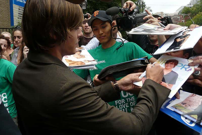 800px-Zac_Efron_TIFF08_2