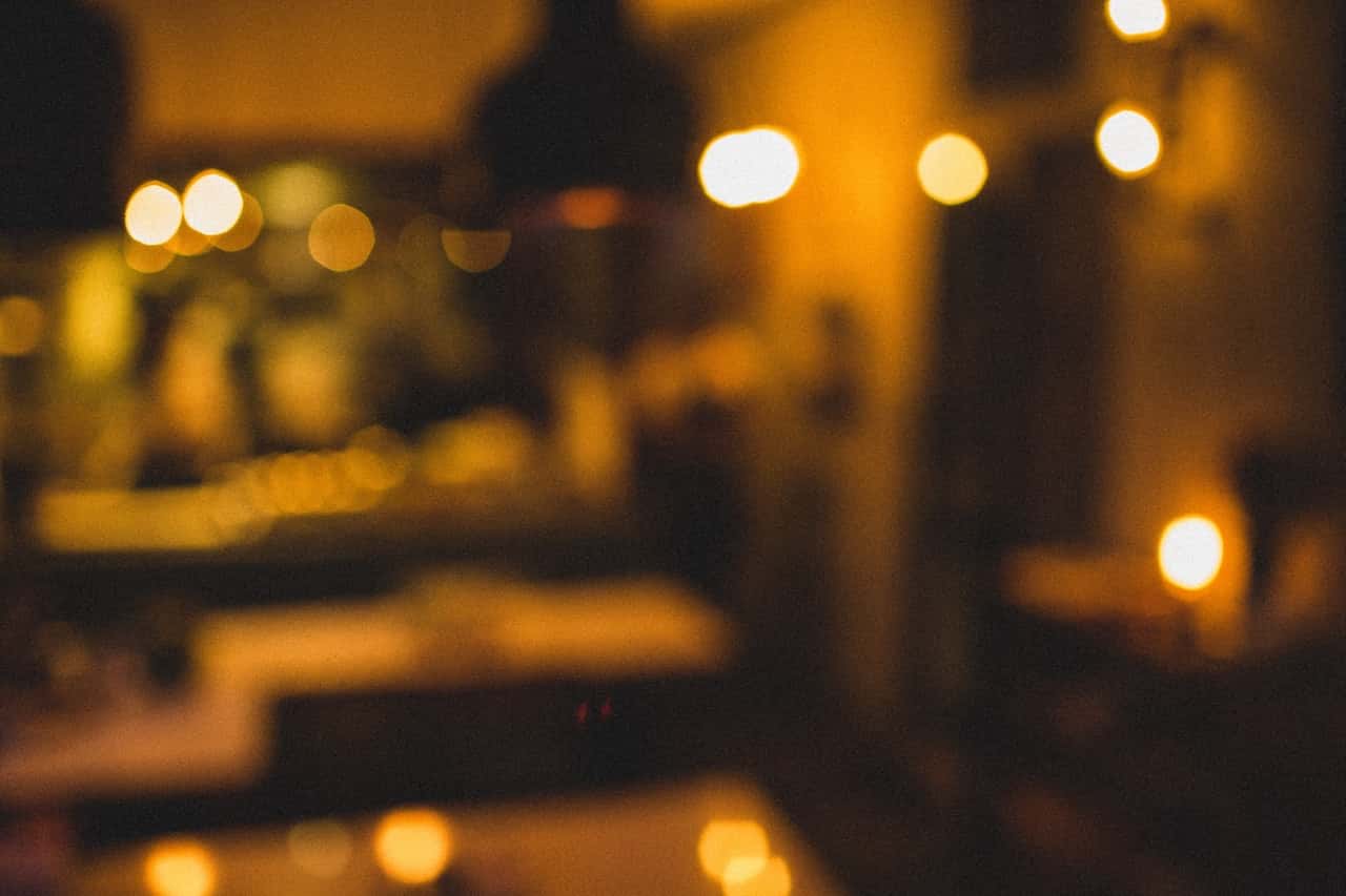 blurred-shimmering-lights-in-cafe-at-night-4551154