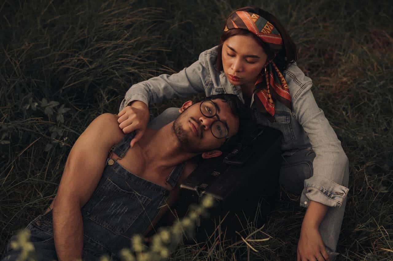 couple-relaxing-on-grassland-3441119