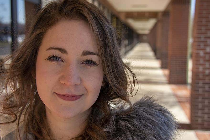 girl-woman-smiling-smile-face-happy-staring-portrait-eyes