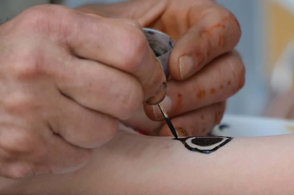 henna-tattoo-hands-drawing-hand-wallpaper-preview