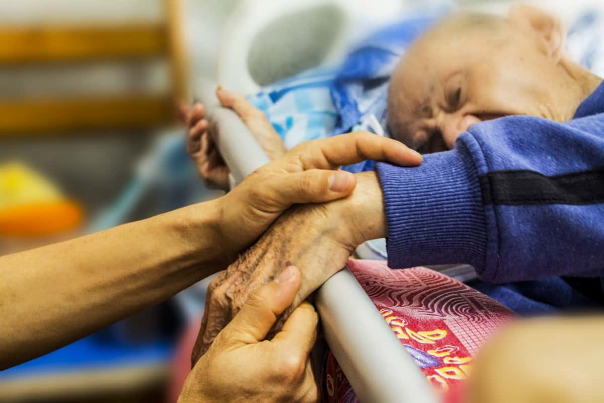 hospice_caring_elderly_old_healthcare_patient_nurse_nursing-394432