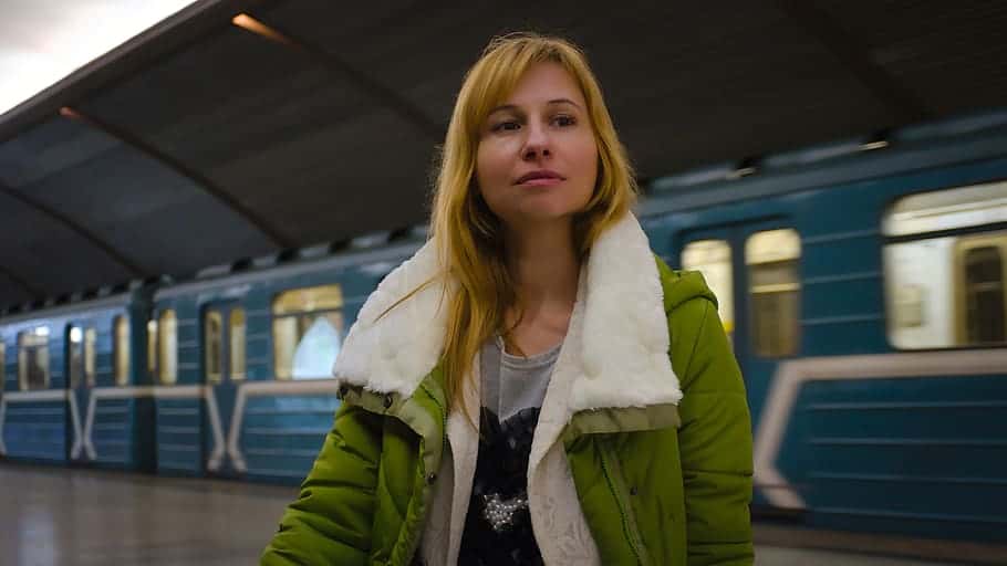metro-girl-the-passenger-stand-by-waiting-subway