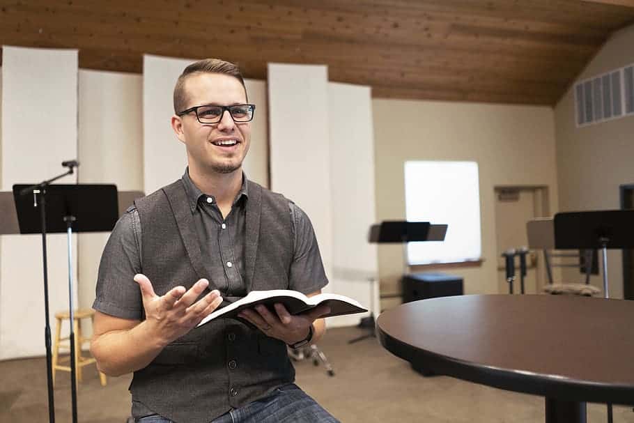 pastor-preaching-bible