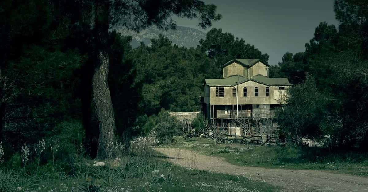 These Eerie Supernatural Experiences Sent A Chill Down Our Spines