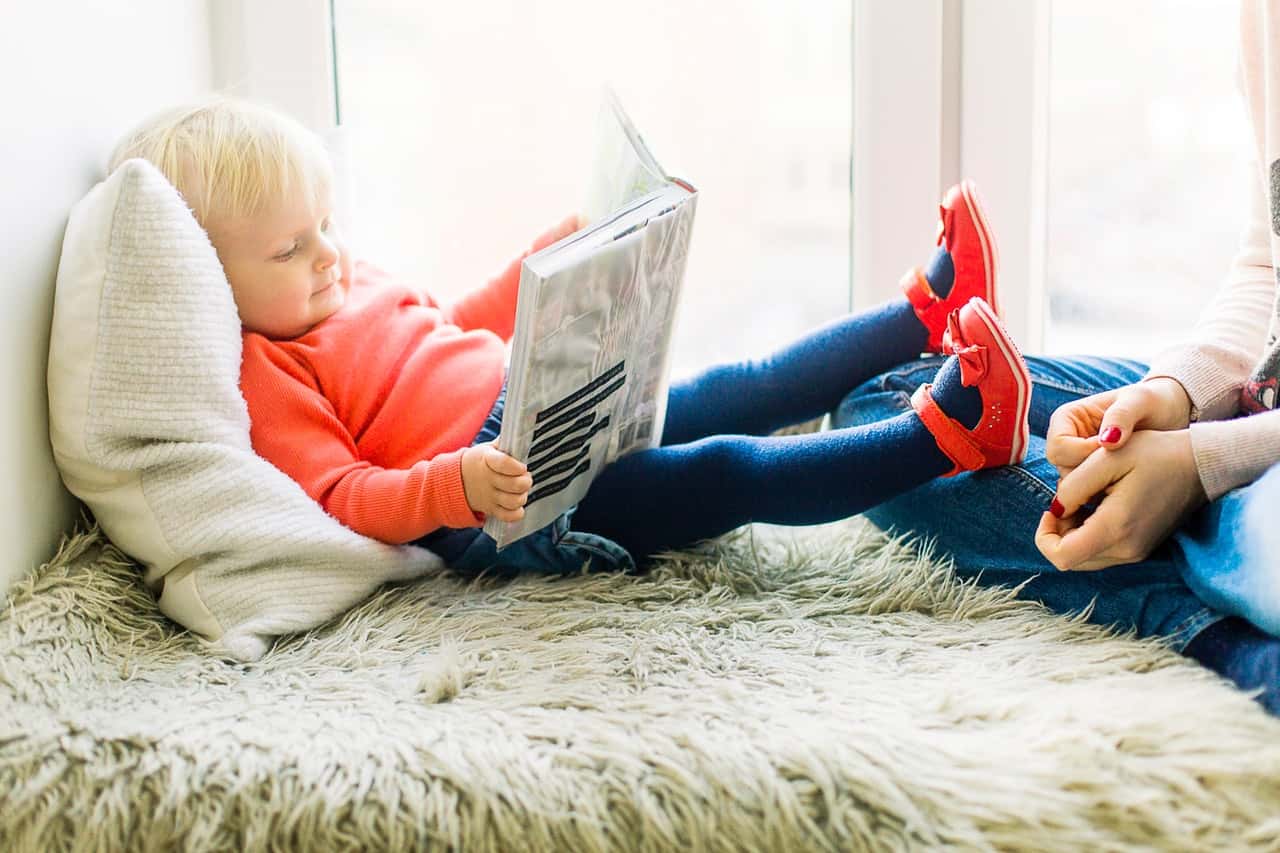 toddler-reading-book-1257105