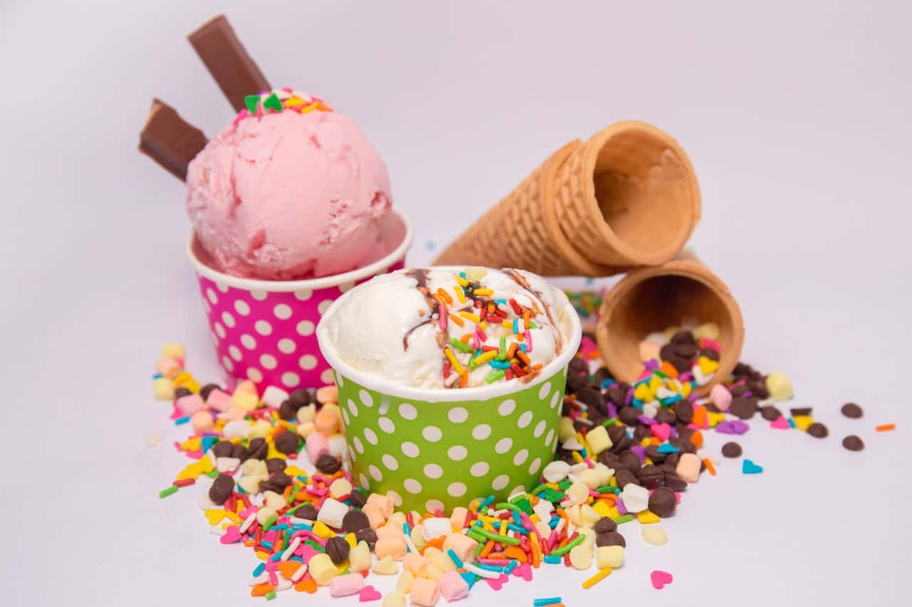 two-ice-cream-cups-1362534