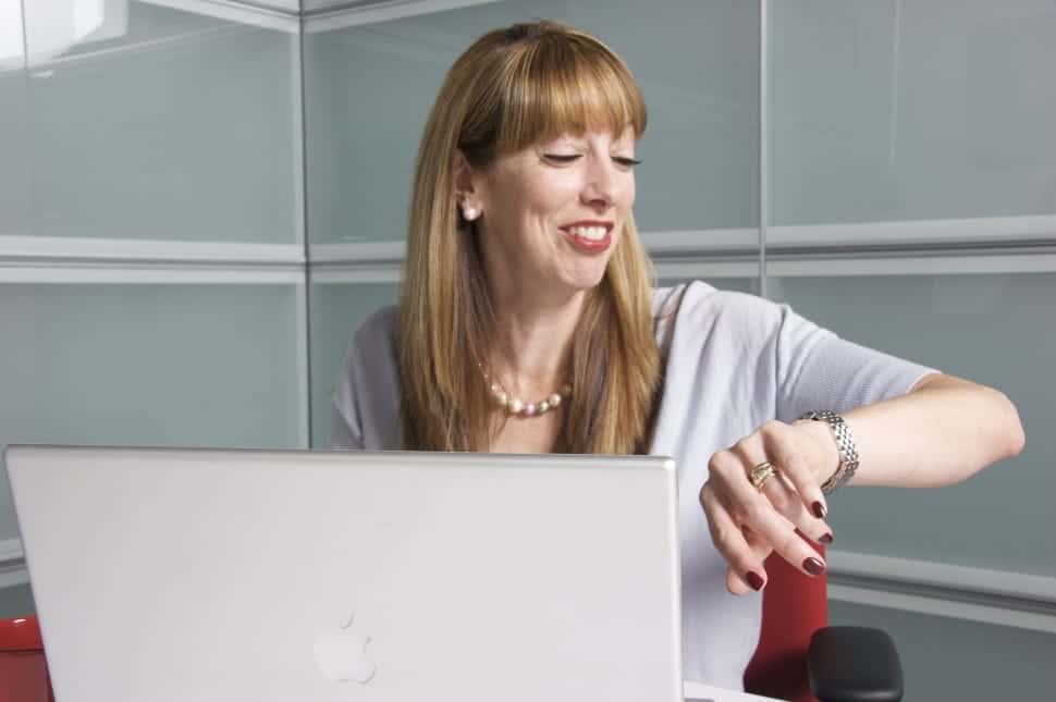 undertake-marketing-business-women-wallpaper-preview