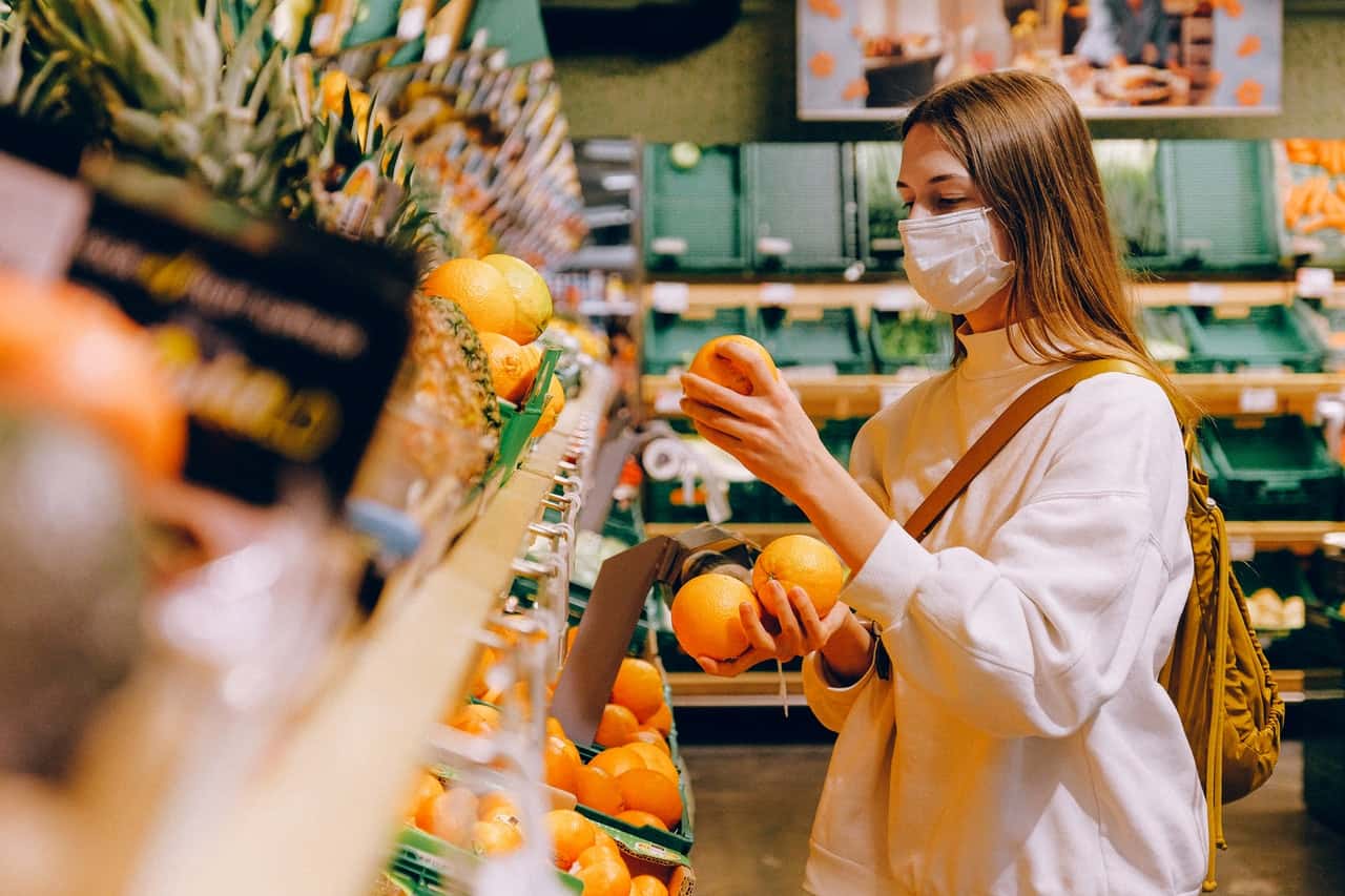 woman-wearing-mask-in-supermarket-3962294