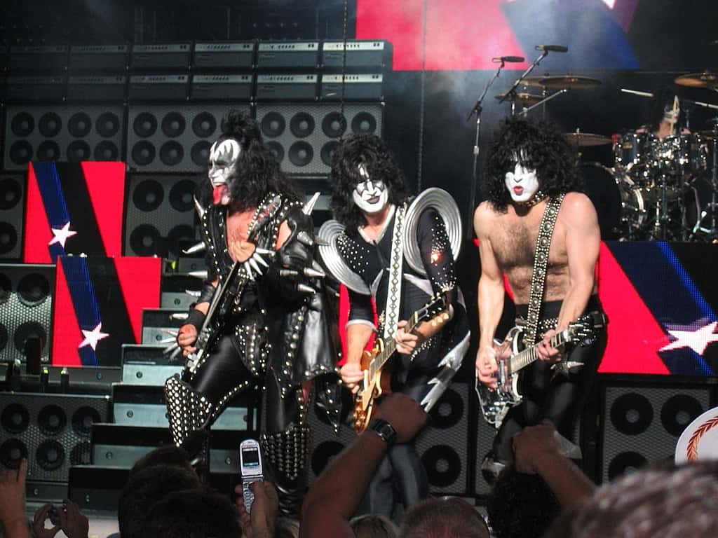 1024px-KISS_in_concert_Boston_2004