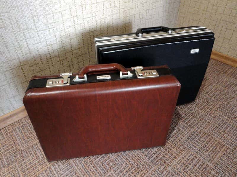800px-Briefcases