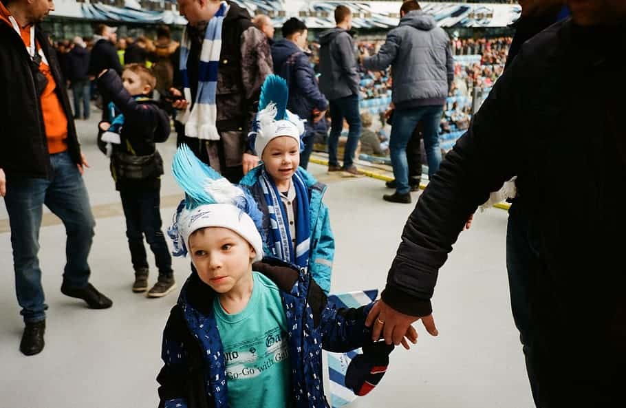 childhood-children-city-close-up