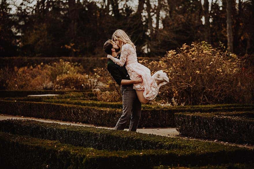 couple-love-romance-relationship-kiss-young-wedding-hug-paar