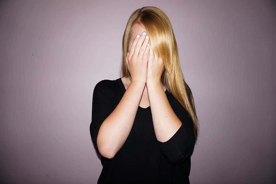 girl-blonde-eyes-closed