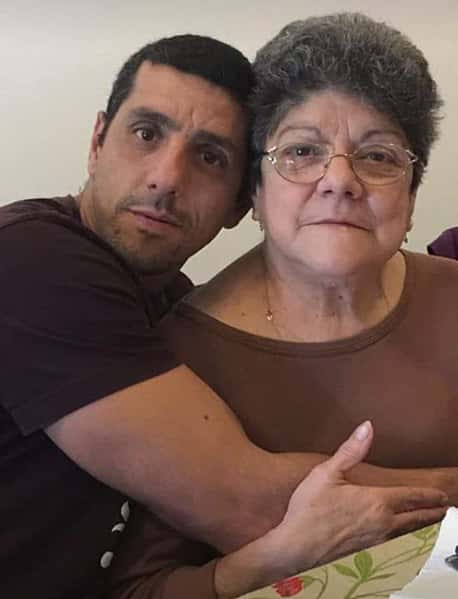 458px-Mother_and_son_love_in_their_eyes