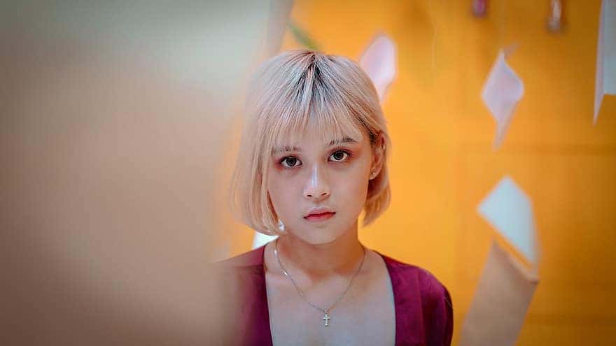 girl-women-people-woman-smile-face-female-young-portrait