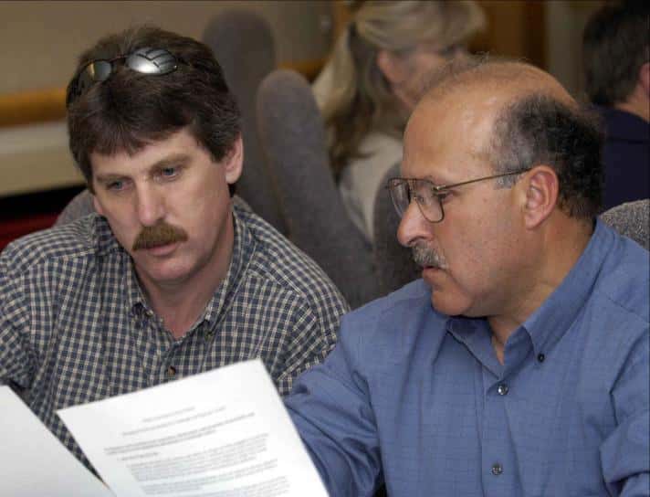 two-men-working-together-on-project-duriing-meeting-712x544