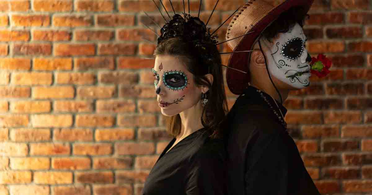 10 Spooktacular Halloween-Themed Date Ideas
